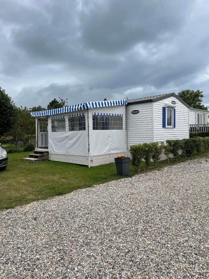 Mobil-Home 4/6 Personnes , Terrasse Couverte ,Piscine Chauffee . Biville-sur-Mer Екстериор снимка