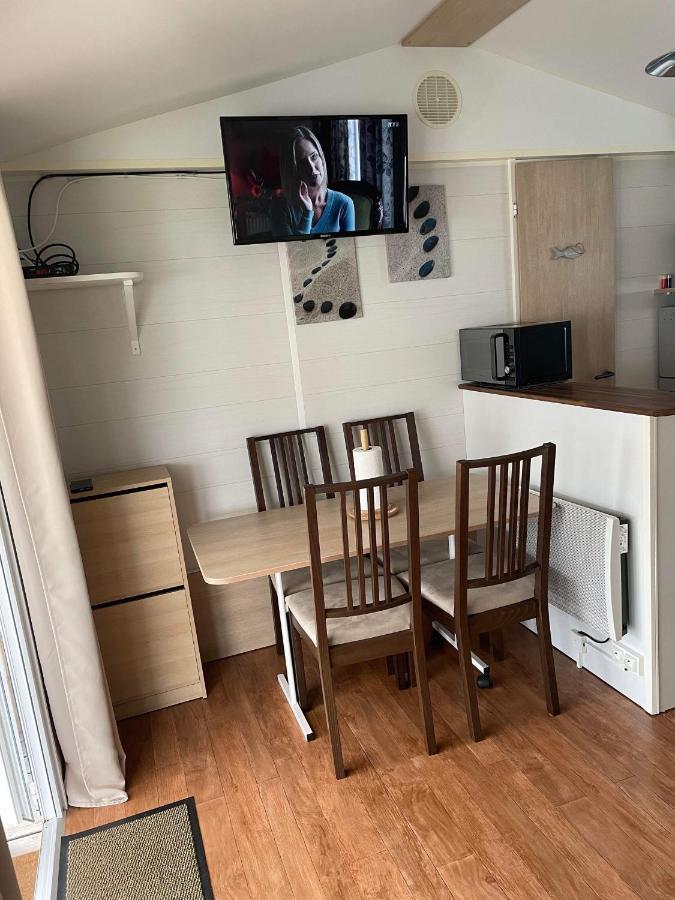 Mobil-Home 4/6 Personnes , Terrasse Couverte ,Piscine Chauffee . Biville-sur-Mer Екстериор снимка