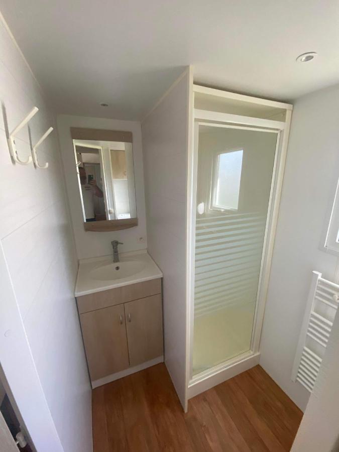 Mobil-Home 4/6 Personnes , Terrasse Couverte ,Piscine Chauffee . Biville-sur-Mer Екстериор снимка